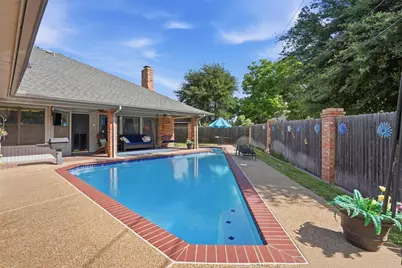 1404 Homestead Court, Irving, TX 75061 - Photo 32