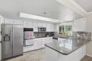 6514 Circo Dr, De Cordova, TX 76049 - Photo 12