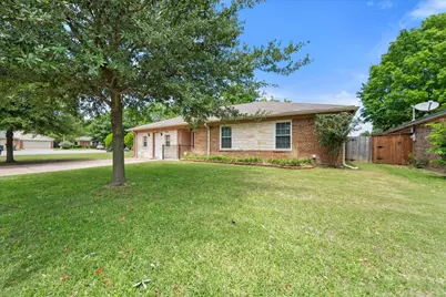 4303 Cypress Springs Court, Arlington, TX 76001 - Photo 2