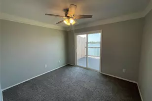 105 W Doyle St, Granbury, TX 76048 - Photo 2