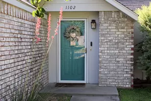 1102 Zahara St, Bowie, TX 76230 - Photo 4