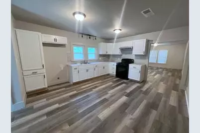 806 N Gaines Street, Ennis, TX 75119 - Photo 2