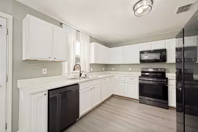 920 Kendall Drive, Arlington, TX 76001 - Photo 10