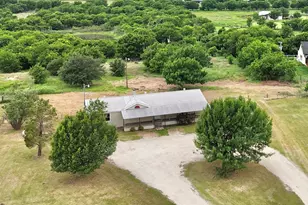 9721 Limestone Ct, Joshua, TX 76058 - Photo 2