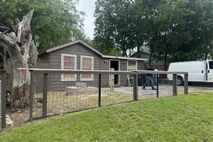 2806 NW Loraine St, Fort Worth, TX 76106 - Photo 2