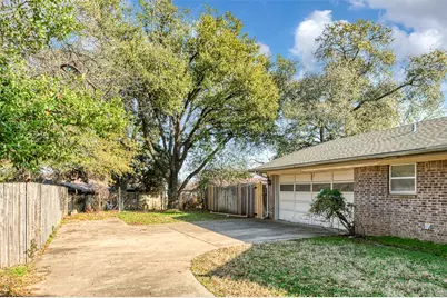 1605 Arrowhead, Pantego, TX 76013 - Photo 4