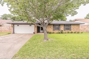 500 Emerson Dr, Euless, TX 76039 - Photo 2