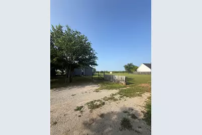 709 W Live Oak Street, Alvord, TX 76225 - Photo 4