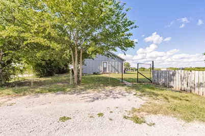709 W Live Oak Street, Alvord, TX 76225 - Photo 8