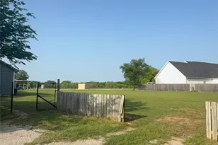 709 W Live Oak St, Alvord, TX 76225 - Photo 16