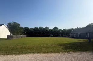 709 W Live Oak St, Alvord, TX 76225 - Photo 8