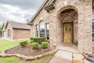 245 Cedar Crest Dr, Justin, TX 76247 - Photo 2