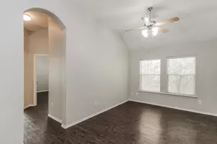 631 Magnolia Ln, Glenn Heights, TX 75154 - Photo 8