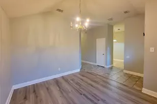829 Beaver Creek Dr, Burleson, TX 76028 - Photo 2