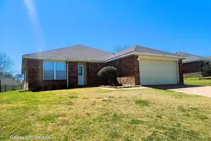 829 Beaver Creek Dr, Burleson, TX 76028 - Photo 1
