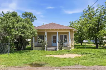 102 E Fitzgerald Street, Bangs, TX 76823 - Photo 2