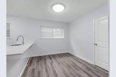 303 Mansfield Road, Cleburne, TX 76031 - Photo 6