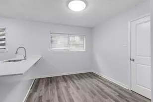 303 Mansfield Rd, Cleburne, TX 76031 - Photo 6