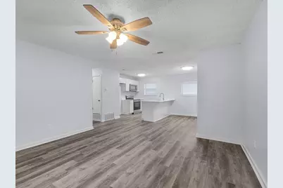 303 Mansfield Road, Cleburne, TX 76031 - Photo 10