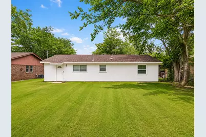 303 Mansfield Road, Cleburne, TX 76031 - Photo 20