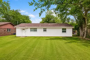 303 Mansfield Rd, Cleburne, TX 76031 - Photo 20