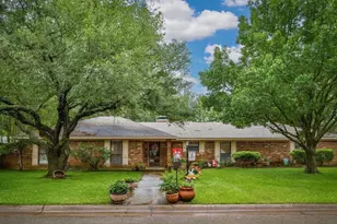 2002 Everglade Dr, Gainesville, TX 76240 - Photo 1