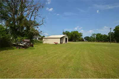 5913 Farm Road 1528, Klondike, TX 75448 - Photo 16