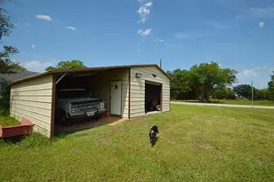5913 Farm Road 1528, Klondike, TX 75448 - Photo 18