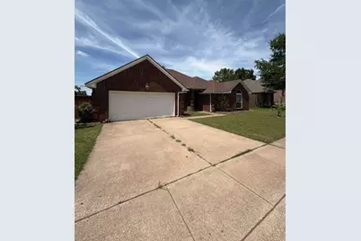 906 Busby, Cedar Hill, TX 75104 - Photo 2