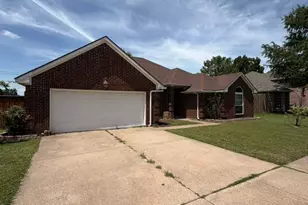 906 Busby, Cedar Hill, TX 75104 - Photo 2