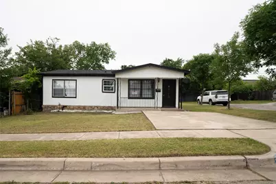 917 W Felix Street, Fort Worth, TX 76115 - Photo 1