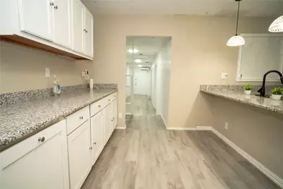 917 W Felix Street, Fort Worth, TX 76115 - Photo 8