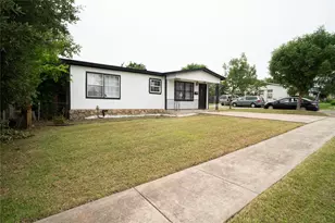 917 W Felix St, Fort Worth, TX 76115 - Photo 2