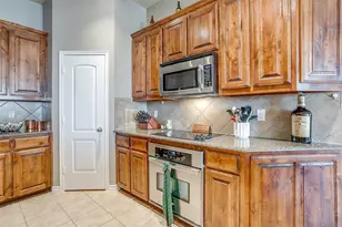 832 Peach Ln, Burleson, TX 76028 - Photo 10