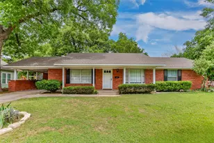 215 E Tennie St, Gainesville, TX 76240 - Photo 1