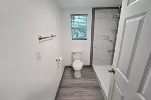 806 S Rusk Ave, Cameron, TX 76520 - Photo 8