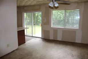2818 Lowell Dr, Irving, TX 75062 - Photo 6