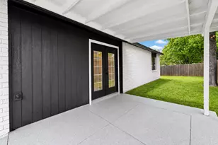 9815 Sophora Cir, Dallas, TX 75249 - Photo 32