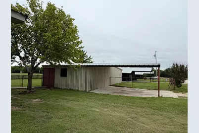 119 Avenue A, Walnut Springs, TX 76690 - Photo 2