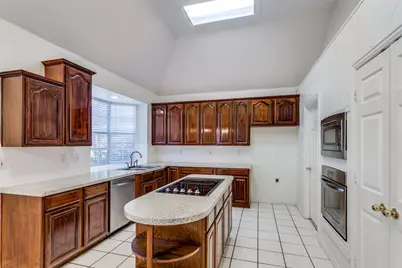 2021 Broadleaf Drive, Arlington, TX 76001 - Photo 12