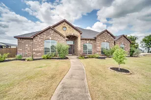 100 Windsor Cir, Waxahachie, TX 75165 - Photo 2