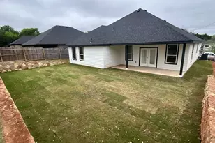 2215 Beverly Dr, Granbury, TX 76048 - Photo 4