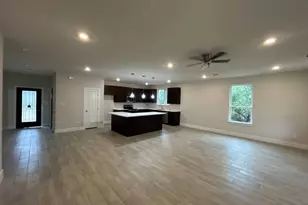 2215 Beverly Dr, Granbury, TX 76048 - Photo 8