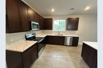 2215 Beverly Drive, Granbury, TX 76048 - Photo 10