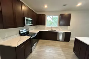 2215 Beverly Dr, Granbury, TX 76048 - Photo 10