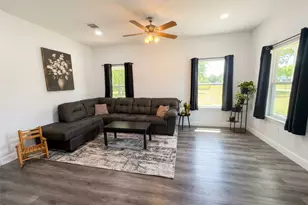 105 E 17th Ave, Corsicana, TX 75110 - Photo 2