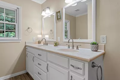 4901 Meadow Wood Drive, Waco, TX 76710 - Photo 24