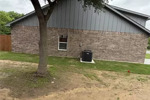 106 Woodard Ave, Cleburne, TX 76033 - Photo 2