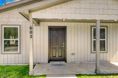602 N Taylor Street, Gainesville, TX 76240 - Photo 2