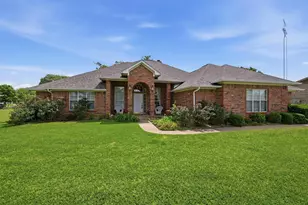 730 Kiowa Dr W, Lake Kiowa, TX 76240 - Photo 1